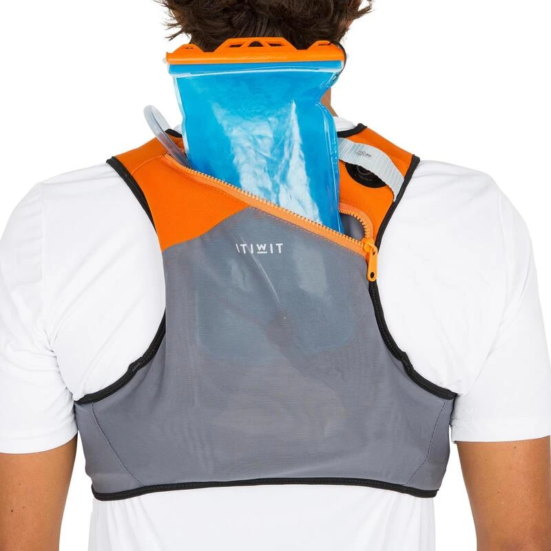 GILET AIDE A LA FLOTTABILITE SUP ET KAYAK WAIRGO HYDRATATION 50N ORANGE 10 GILET AIDE A LA FLOTTABILITE SUP ET KAYAK WAIRGO HYDRATATION 50N ORANGE – Image 8