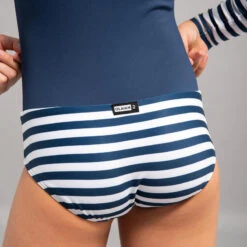 Maillot 1 Pièce Manches Longues Fille MAYA Bleu Marine 14 Maillot 1 Pièce Manches Longues Fille MAYA Bleu Marine -Plongée Série Magasin maillot 1 piece manches longues fille maya bleu marine 3