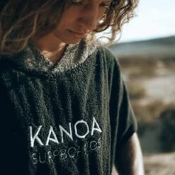 Poncho Noir Avec Poche Kangourou Zippée -Plongée Série Magasin poncho noir avec poche kangourou zippee 4